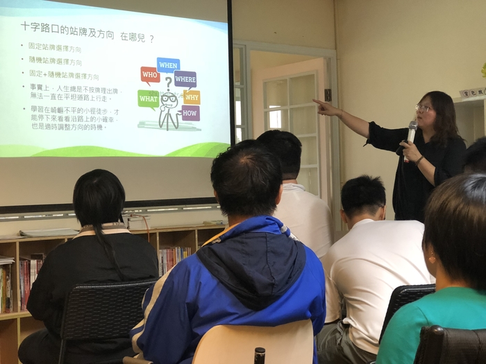 107-1資源教室校友返校座談圖片