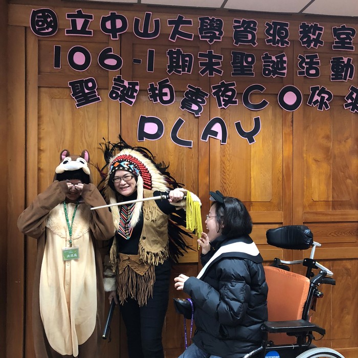 106-1「聖誕拍賣夜‧Co 你來Play」資源教室期末聖誕活動圖片