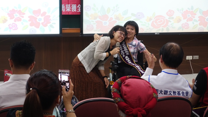 【107-2】2019周大觀熱愛生命獎學金頒獎暨生命分享活動圖片