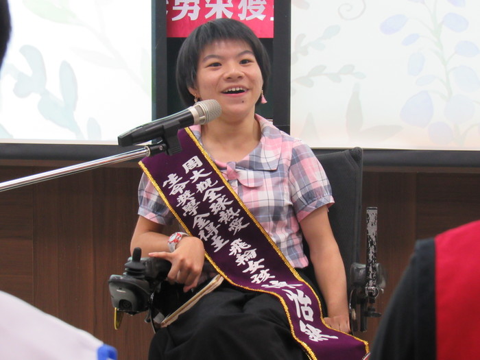【107-2】2019周大觀熱愛生命獎學金頒獎暨生命分享活動圖片