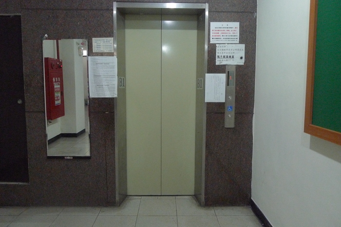 L棟電梯