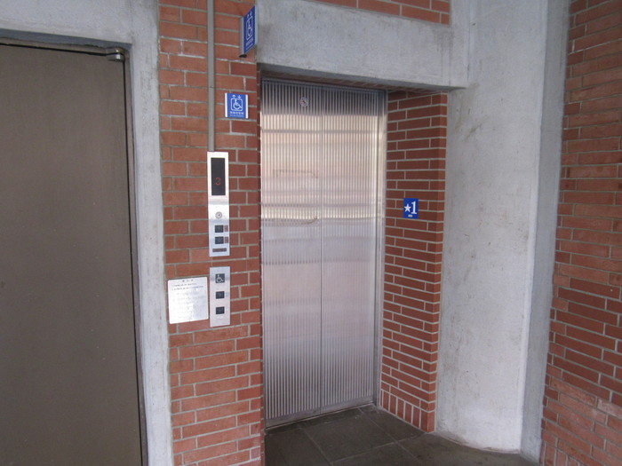 1樓電梯