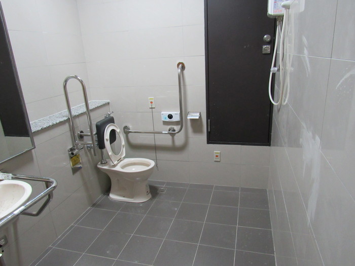 各楼层无障碍厕所